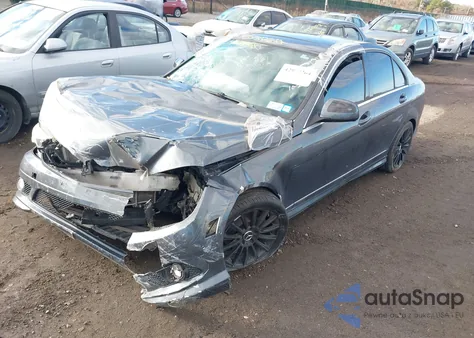 2009 Mercedes-Benz C 300 Luxury 4Matic/Sport 4Matic z USA, uszkodzony, nr VIN WDDGF81X19F198496